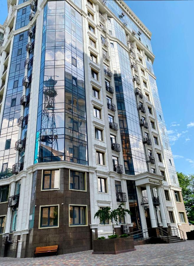 Italian Boulevard Modern Apartment オデッサ エクステリア 写真
